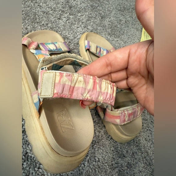 Zara woman’s colorful sandals - Picture 7 of 9